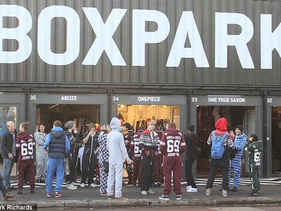 Trung tâm thương mại được xây dựng hoàn toàn từ thùng xe container